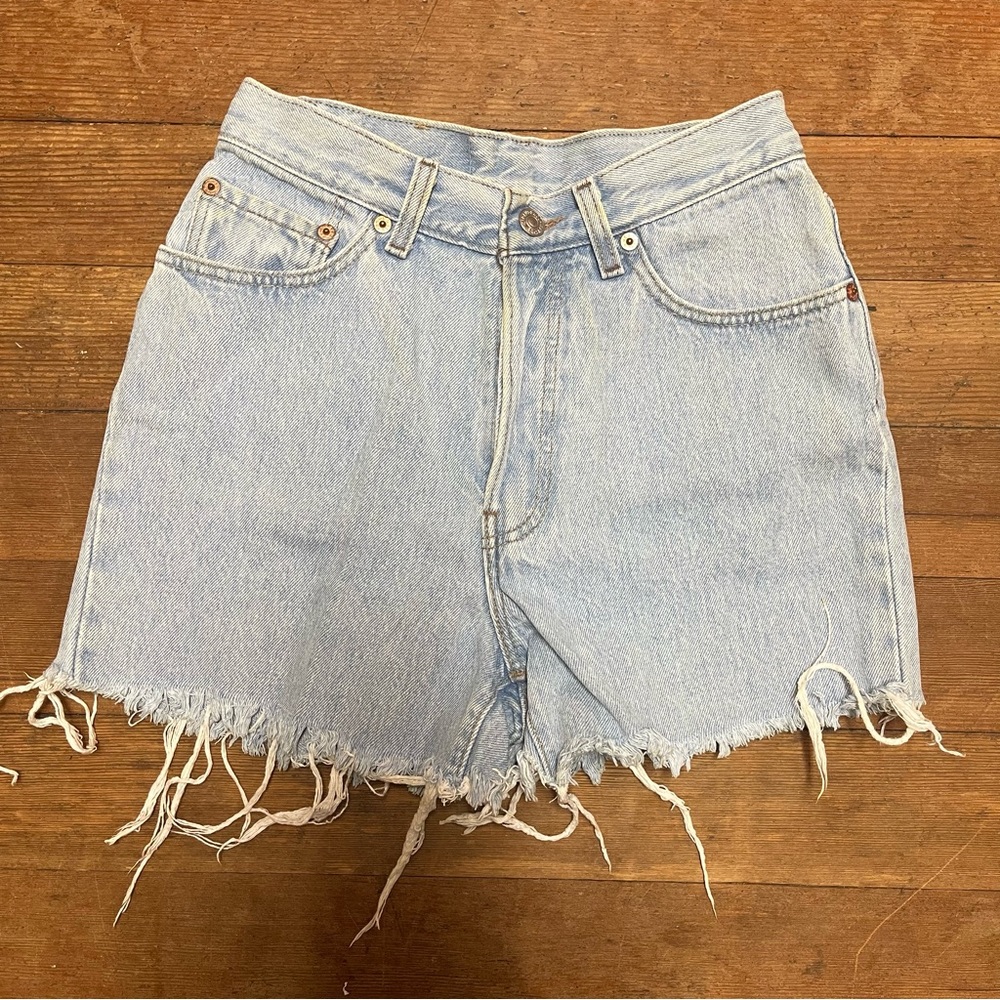 Levis Shorts - Picture 2 of 5
